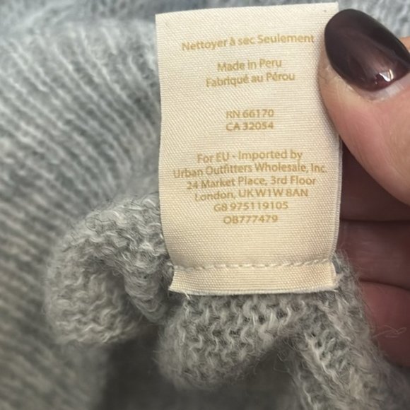 ❗️SOLD❗️Free People Grey V Neck Gossamer Alpaca Wool Blend Sweater Size XS - Picture 8 of 8